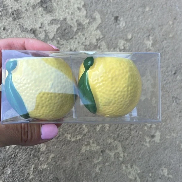New lemon salt and pepper shakers - Picture 2 of 10